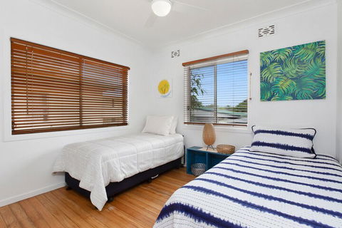 BEACH HOUSE On PEARL - Accommodation VIC 1