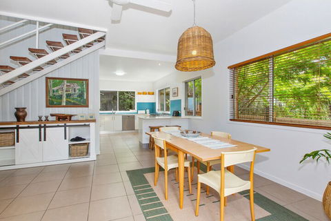 BEACH HOUSE On PEARL - Accommodation VIC 3