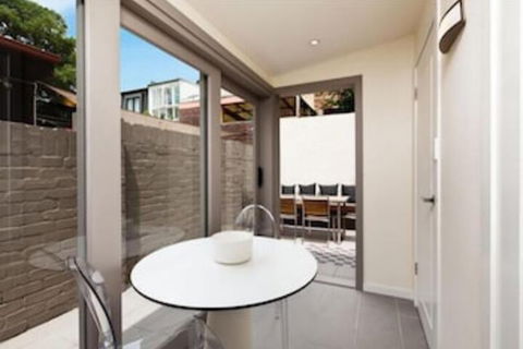 Spacious City 2 BR House Fit 6 PP - Accommodation VIC 1