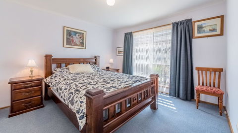 THE Lighthouse Surf Side - Accommodation VIC 3