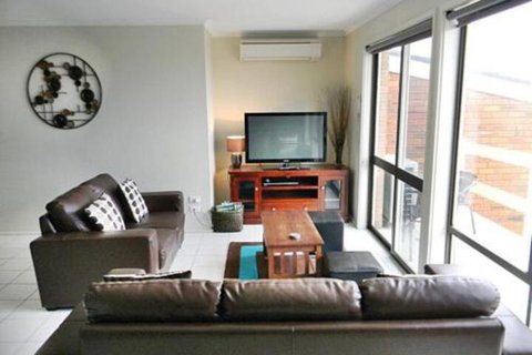 Making Waves - Accommodation VIC 3