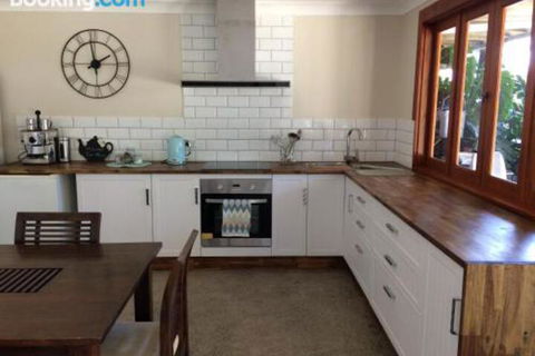 Takura Heights Modern Country Apartment With Pool Access - Accommodation VIC 6