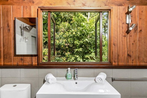 Daintree Holiday Homes La Vista - Accommodation VIC 5