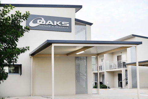 Oaks Middlemount Suites - Accommodation VIC 3