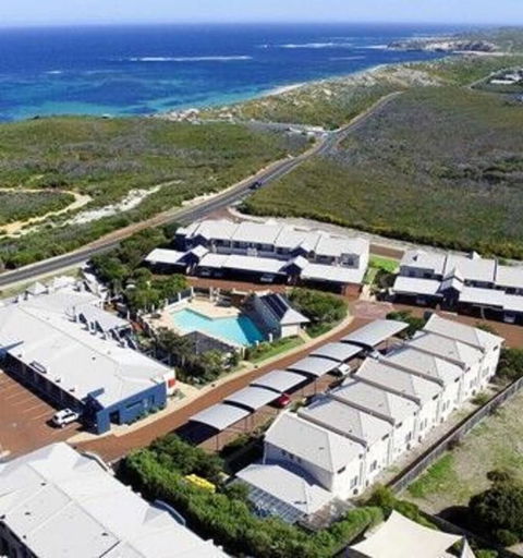 Margarets Beach Resort - Accommodation VIC 3