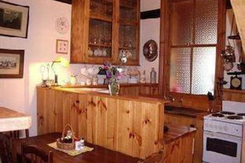Memory Lane Cottage - Accommodation VIC 3