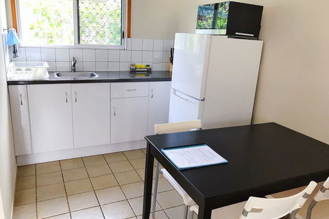 Paradise Court Holiday Units - Accommodation VIC 5