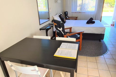 Paradise Court Holiday Units - Accommodation VIC 3