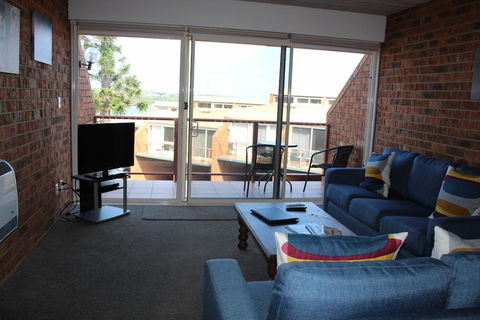 Pacific Heights Holiday Apartments & Munn's Tower House - Accommodation VIC 1