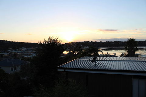 Pacific Heights Holiday Apartments & Munn's Tower House - Accommodation VIC 6