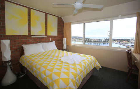 Pacific Heights Holiday Apartments & Munn's Tower House - Accommodation VIC 4