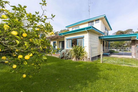 HOLIDAY On NAUTILUS INVERLOCH - Accommodation VIC 5