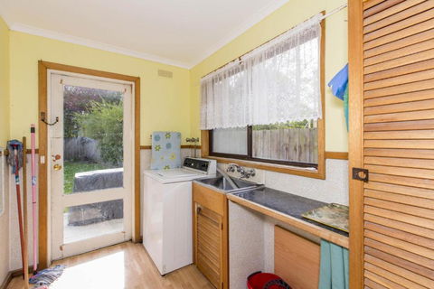 HOLIDAY On NAUTILUS INVERLOCH - Accommodation VIC 2