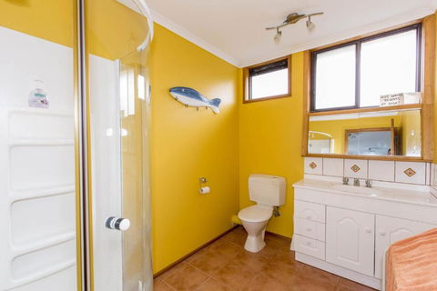 HOLIDAY On NAUTILUS INVERLOCH - Accommodation VIC 6