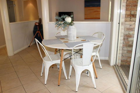 FRANGIPANI BEACH HOUSE PET FRIENDLY 22 Belbourie Cres Boomerang Beach - Accommodation VIC 3