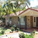 FRANGIPANI BEACH HOUSE PET FRIENDLY 22 Belbourie Cres Boomerang Beach - Accommodation VIC 0