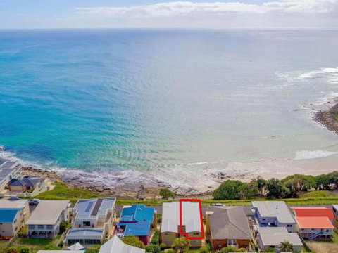 Avalon 4 Right Across The Road From Convent Beach Uninterrupted Views - Accommodation VIC 1