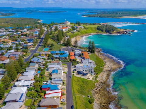 Avalon 4 Right Across The Road From Convent Beach Uninterrupted Views - Accommodation VIC 3