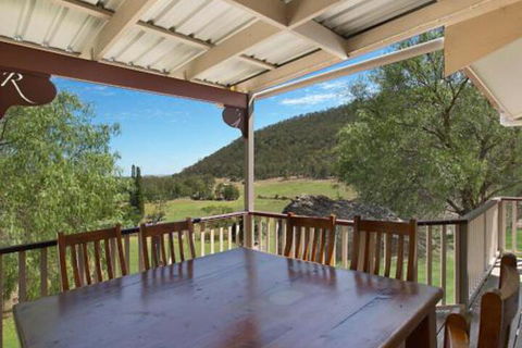 Rosamund House In Broke 4br House In Walking Distance To Cellar Doors - Accommodation VIC 7
