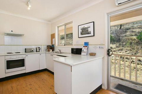 Rosamund House In Broke 4br House In Walking Distance To Cellar Doors - Accommodation VIC 5