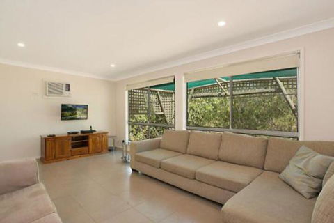 Rosamund House In Broke 4br House In Walking Distance To Cellar Doors - Accommodation VIC 6