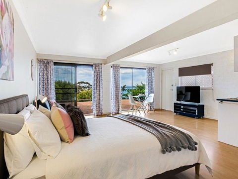 The Bay 25 Wallawa Rd Huge Home With Aircon Spectacular Views & Chromecast - Accommodation VIC 1