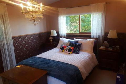 The Black Cockatoo Secret Garden Mountains Home - Accommodation VIC 7