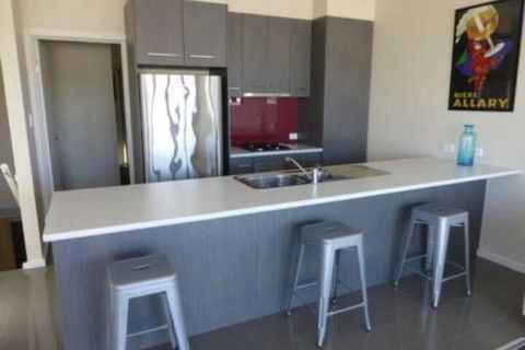 Tennyson View - Accommodation VIC 3