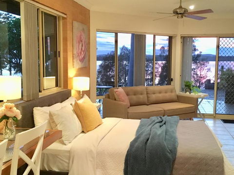 SilverWaters Waterfront Accommodation - Accommodation VIC 3