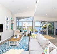 Hamptons Coastline Retreat Waterfront with a Heated Pool - Accommodation VIC
