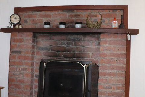 Mapleton Falls Farm House - Accommodation VIC 3
