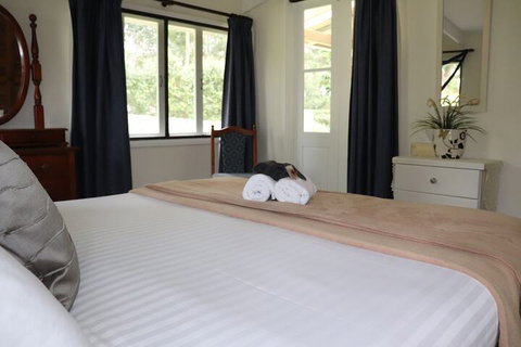 Mapleton Falls Farm House - Accommodation VIC 5