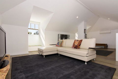 Myrtle Tree Lodge Leaves Kangaroo Valley - Accommodation VIC 2