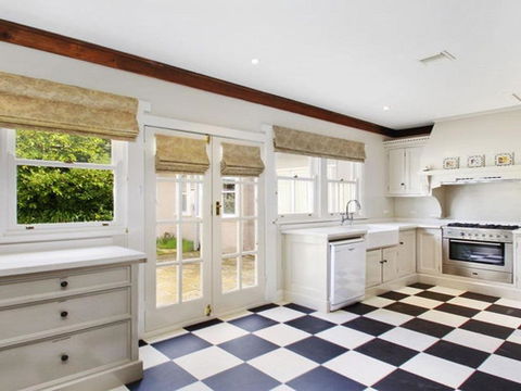 Robin Hill Manor Rambling Retreat & Tennis Court - Accommodation VIC 6
