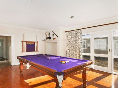 Robin Hill Manor Rambling Retreat & Tennis Court - Accommodation VIC 3