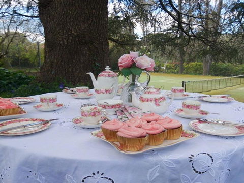 Robin Hill Manor Rambling Retreat & Tennis Court - Accommodation VIC 2