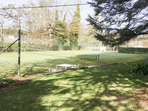 Robin Hill Manor Rambling Retreat & Tennis Court - Accommodation VIC 1