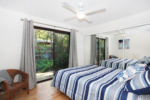 FABULOUS HOLIDAY HIDEAWAY COOLUM BEACH - Accommodation VIC 3