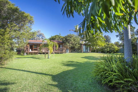 Family Paradise - Accommodation VIC 5