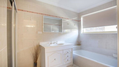 143 Mitchell Pde Magnificent Outlook - Accommodation VIC 6
