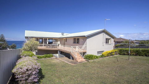 143 Mitchell Pde Magnificent Outlook - Accommodation VIC 4