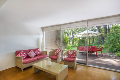6 / 1 Riversdale Ave Mollymook Exclusive - Accommodation VIC 2