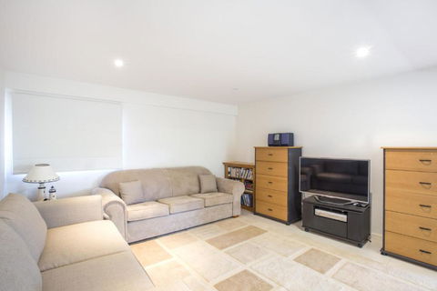 11 Riley St. Stylishly Modern - Accommodation VIC 6