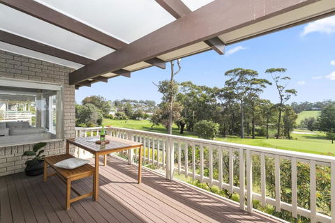 Mollymooks Tee To Sea 19 Buchan Street - Accommodation VIC 3