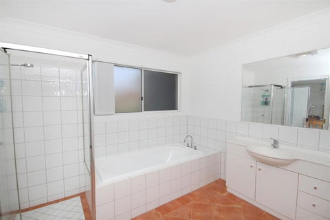FANTASTIC HOLIDAY UNIT In A PERFECT LOCATION - Accommodation VIC 3