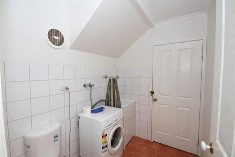 FANTASTIC HOLIDAY UNIT In A PERFECT LOCATION - Accommodation VIC 7
