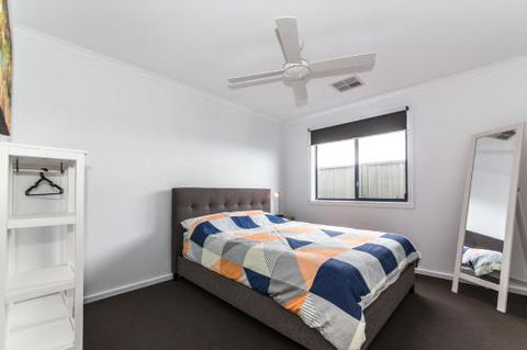 Tee Two On Troon 21 / 30 Troon Drive - Accommodation VIC 4