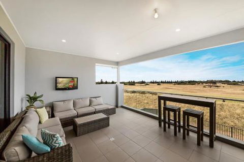 Tee Two On Troon 21 / 30 Troon Drive - Accommodation VIC 3