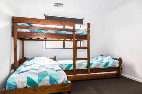 Tee Two On Troon 21 / 30 Troon Drive - Accommodation VIC 6