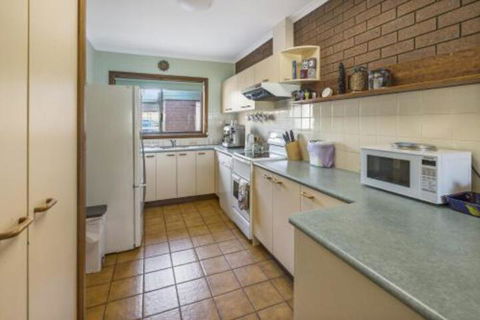 Eagle Point Getaway Waterfront Serenity! - Accommodation VIC 4